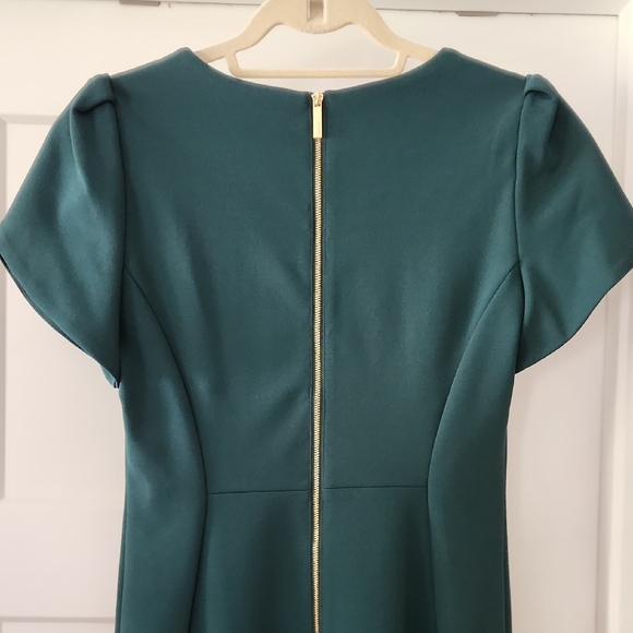 Calvin Klein Green Midi Sheath Dress with Crew Neck - Picture 4 of 4